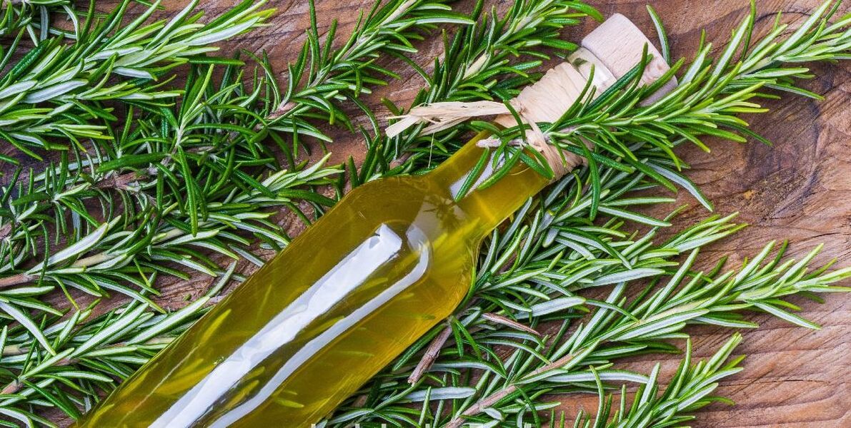 Rosemary oil to treat oily skin