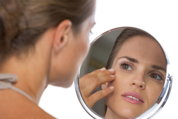 girls look in the mirror before skin rejuvenation